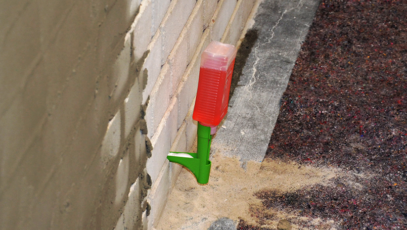 Drucklos nachträglich eingebrachte Horizontalsperre im Saugwinkelverfahren mit Crisin 76 von KÖSTER