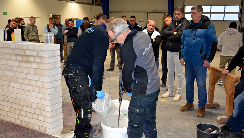 Verarbeitung von Dichtschlämme gegen rückwirkend Feuchtigkeit mit dem Produkt NB 1 von KÖSTER