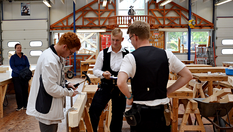 Bild 05 | Werkstattrallye – Nagelübung abc Bau M-V GmbH Werkstattrallye – Nagelübung