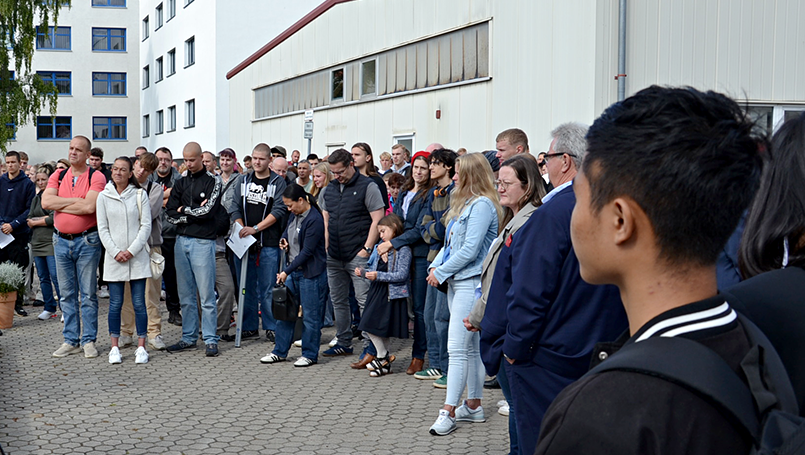 Bild 04 | 500 Auszubildende und Gäste bei der Eröffnung abc Bau M-V GmbH Ca. 500 Auszubildende und Gäste bei der Eröffnung