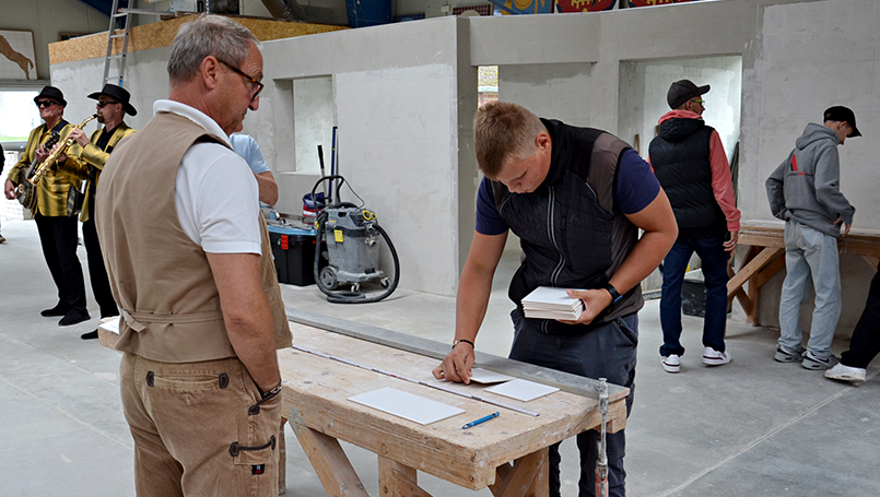 Bild 12 | Werkstattrallye – Fliesen legen abc Bau M-V GmbH Werkstattrallye – Fliesen legen