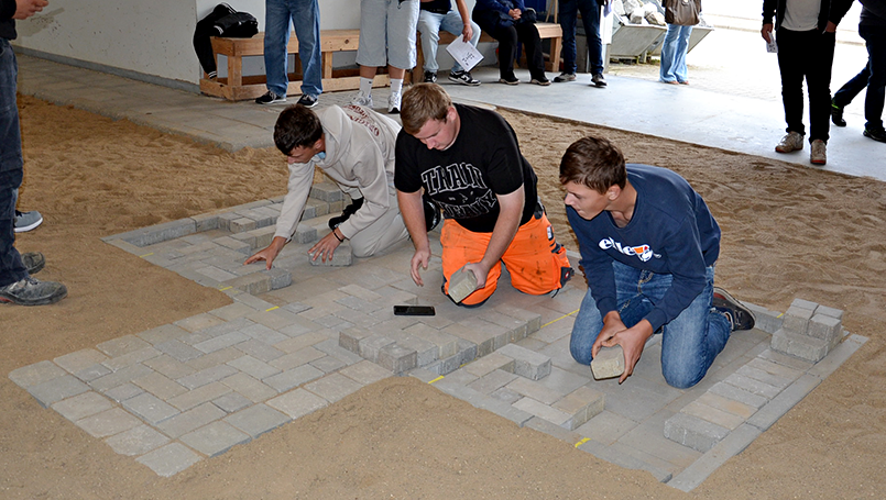 Bild 13 | Werkstattrallye – Altstadtpflaster-Puzzle abc Bau M-V GmbH Werkstattrallye – Altstadtpflaster-Puzzle