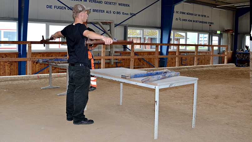 Bild 14 | Werkstattrallye – Kraftübung mit Kanalspindeln abc Bau M-V GmbH Werkstattrallye – Kraftübung mit Kanalspindeln