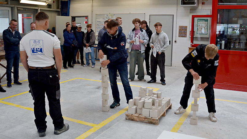 Bild 15 | Werkstattrallye – Steine stapeln abc Bau M-V GmbH Werkstattrallye – Steine stapeln