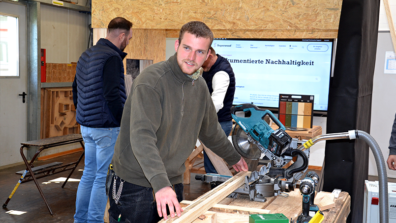 Bild 28 | Praxisorientierte Schulung für Auszubildende im Zimmererhandwerk: Dämmung, Luftdichtung und Fassaden im Holzbau abc Bau M-V GmbH Nachhaltige Superwood Fassadensysteme: CO₂-neutrale Produktion und langlebige Holzfassaden