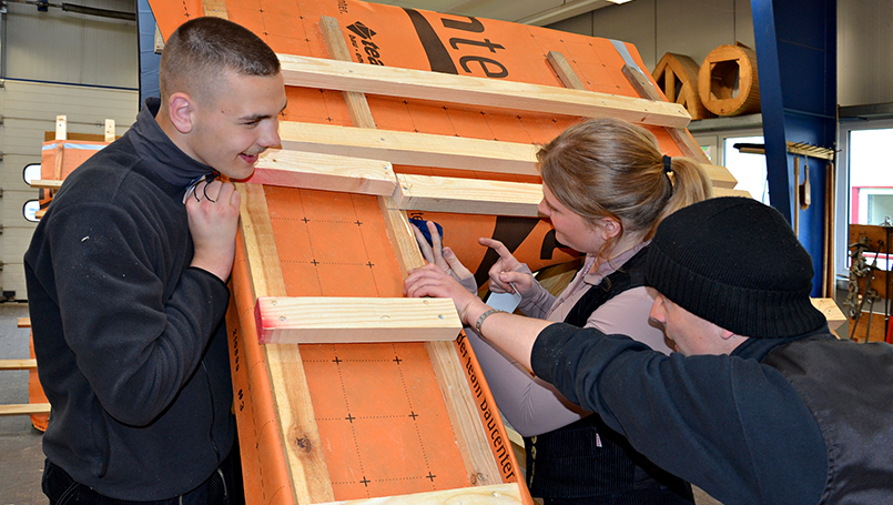 Bild 08 | Fachgerechter Einbau von VELUX-Dachfenstern abc Bau M-V GmbH Fachgerechter Einbau von VELUX-Dachfenstern – Verkleben von TESCON-Band