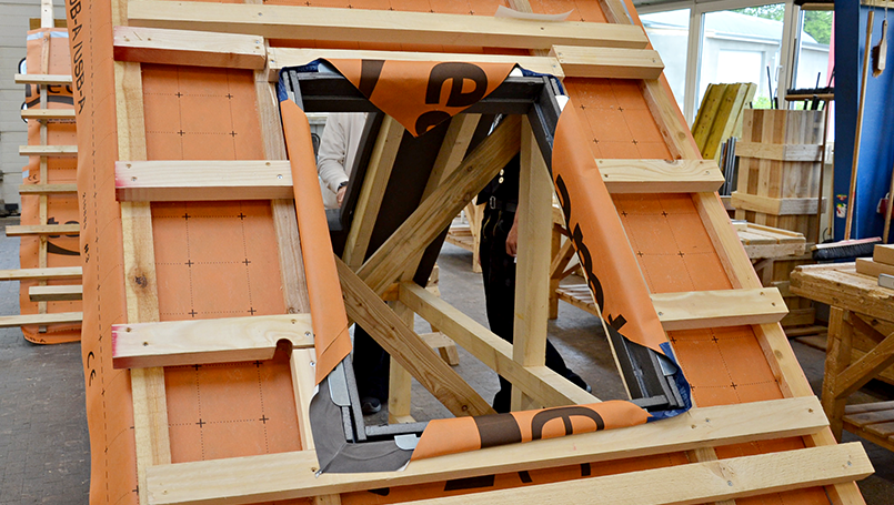 Bild 20 | Fachgerechter Einbau von VELUX-Dachfenstern abc Bau M-V GmbH Fachgerechter Einbau von VELUX-Dachfenstern – Eingesetzter Rahmen
