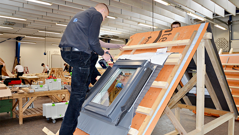 Bild 40 | Fachgerechter Einbau von VELUX-Dachfenstern abc Bau M-V GmbH Fachgerechter Einbau von VELUX-Dachfenstern – Letzte Handgriffe