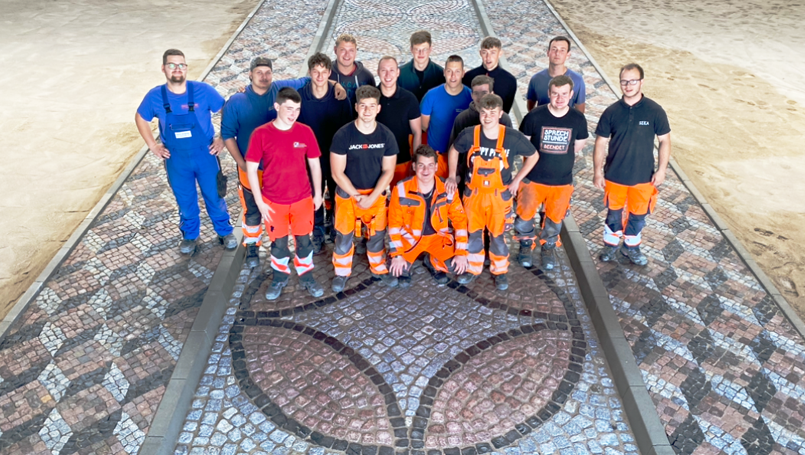 Bild 14 | Abschlussprojekt Straßenbauer 2024 abc Bau M-V GmbH Ein gelungenes Projekt – stolze Jungs nach zwei Wochen toller Arbeit