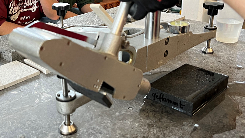 Bild 16 | Griffigkeitsmessung abc Bau M-V GmbH Griffigkeitsmessung