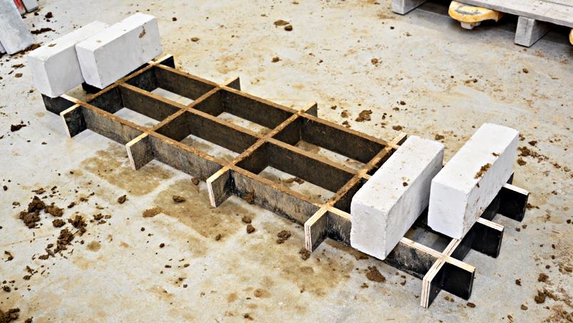 05 Schalung abc Bau M-V GmbH 2024 Zum Pressen der Steine wurde vorher eine Schalung angefertigt.