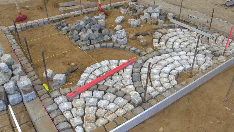 Schuppenpflaster mit Absteckung Schuppenpflaster mit Absteckung