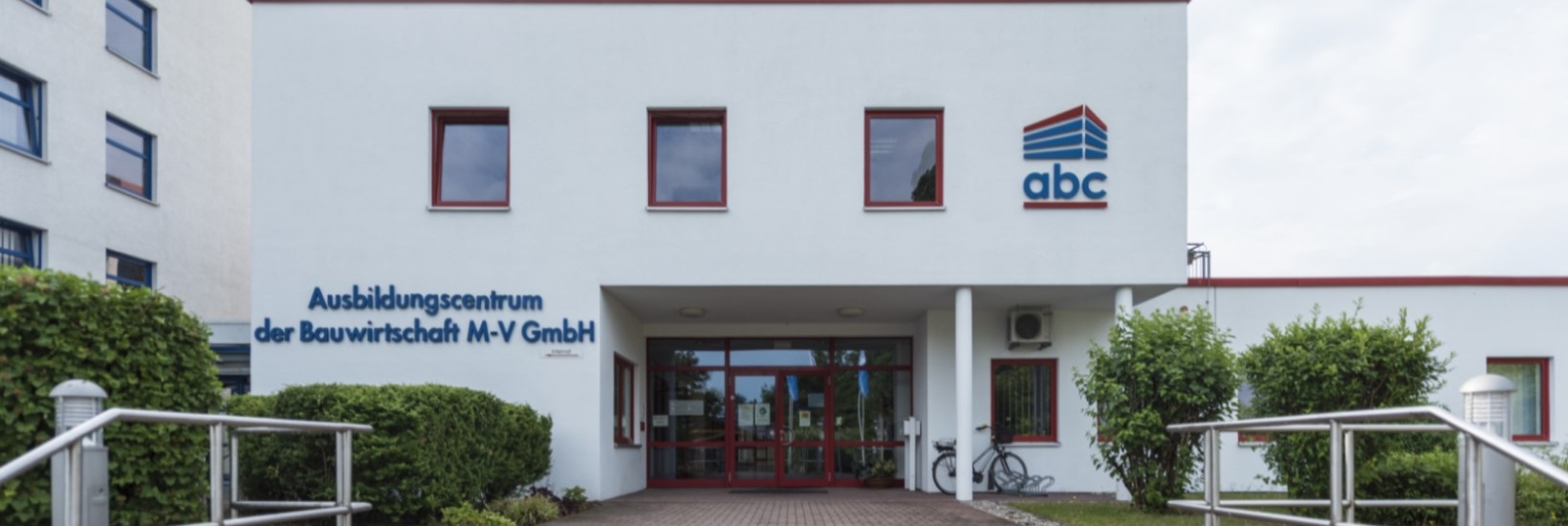 Haupteingang abc Bau © eigenes Bild Haupteingang abc Bau